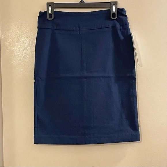 MARGARET M‎ Christiana Textured Stretchable Pencil Skirt in Navy Jacquard - Picture 3 of 7